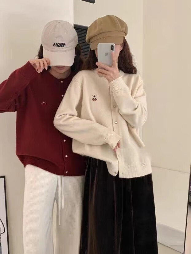 韩系简约笑脸刺绣圆领毛衣开衫女早春新款小众甜美软糯针织外套 米色