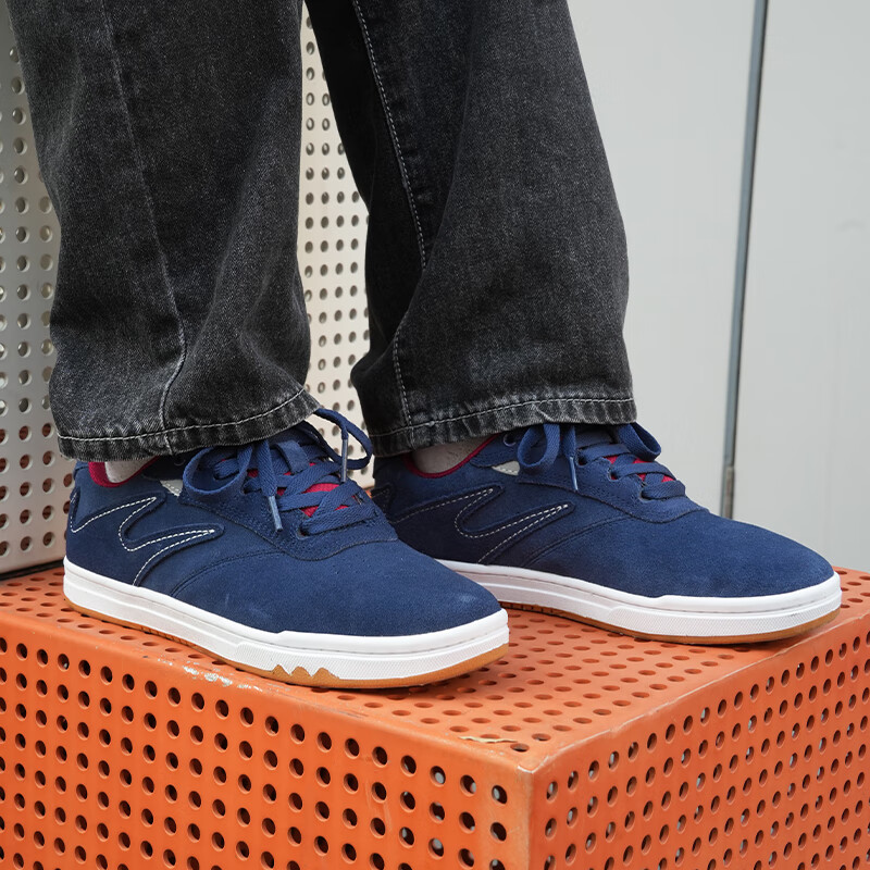 极路客蚁系列蓝红色冷沾大底面包鞋牛反毛皮男女低帮耐磨减震专业滑板鞋 蓝红色 42