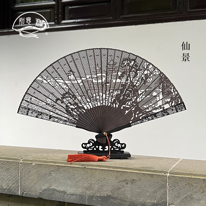 春錦秋鯉正宗檀香扇蘇杭州特產(chǎn)檀木折扇中國風(fēng)文創(chuàng)禮品古風(fēng)扇檀香鏤空扇 禮盒裝黑檀[仙景] 7寸 工藝扇