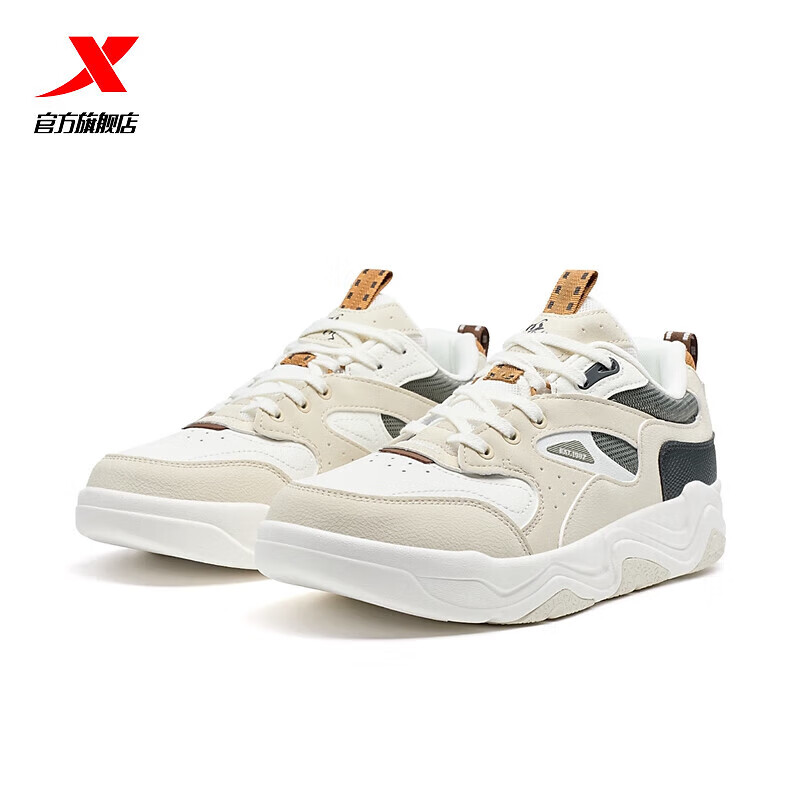 特步（XTEP）ZW【门店同款】暗流板鞋男2024冬季新款皮面防泼水透气 茶白色/帆白/煤黑 42