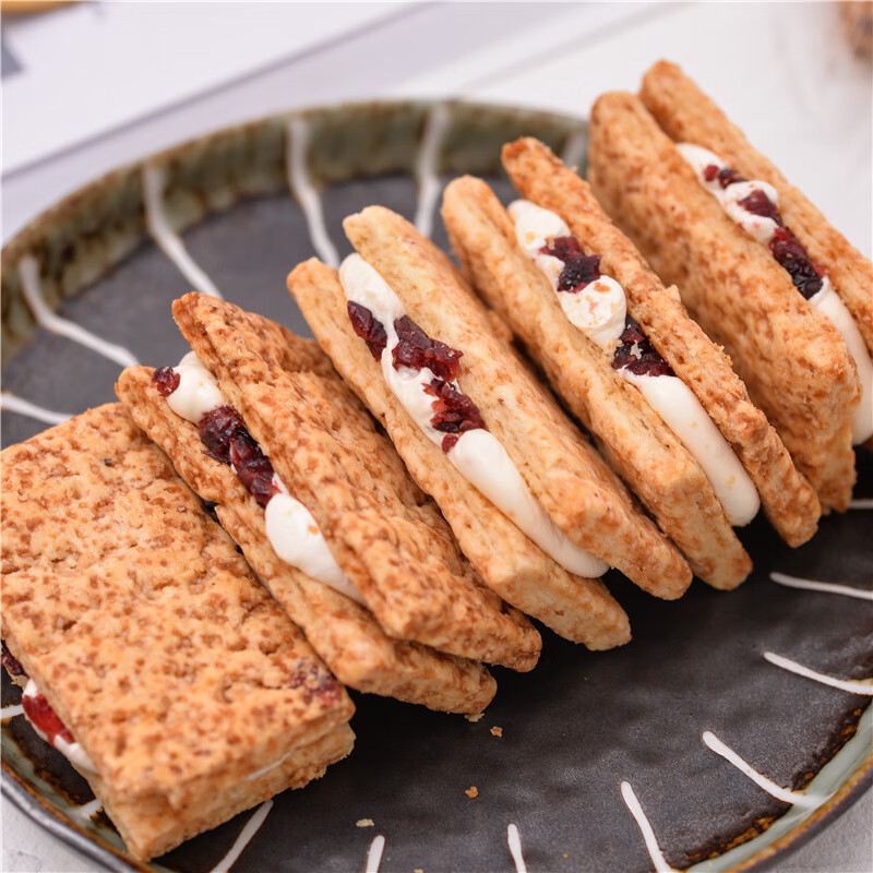 網(wǎng)紅食品方塊酥500g咸蛋黃酥餅干肉松牛軋酥夾心全麥零食糕點(diǎn)批發(fā) 蔓越莓味