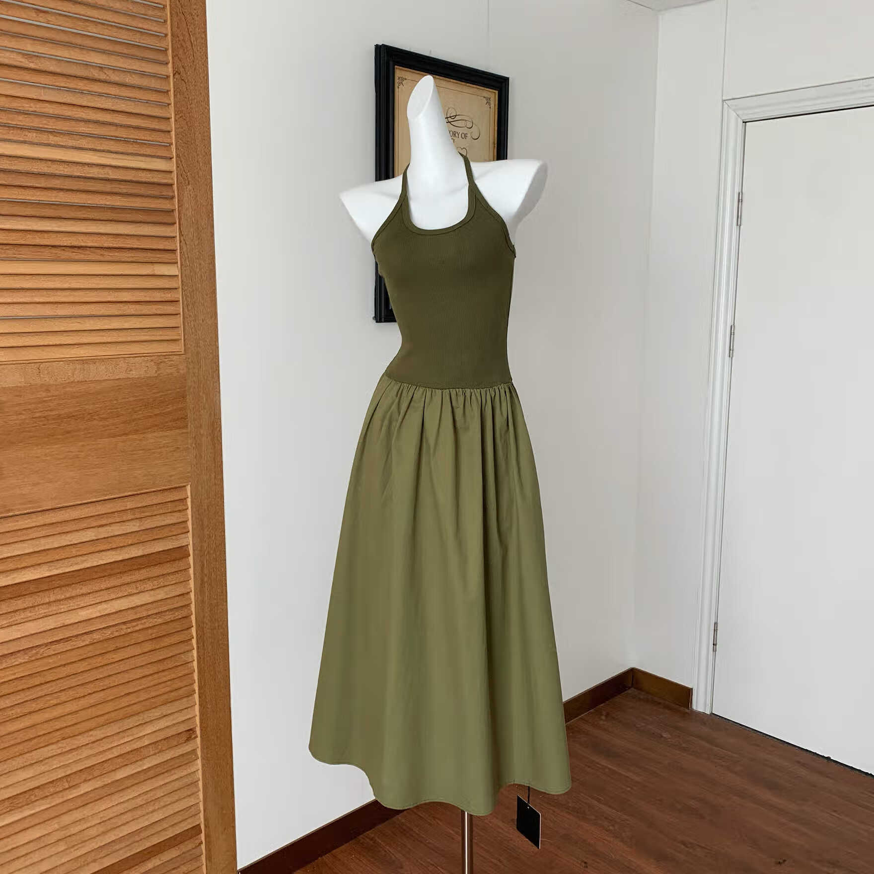 区森白色吊带连衣裙蓬蓬裙2025夏季蓬蓬拼接吊带连衣裙女春法式设计感