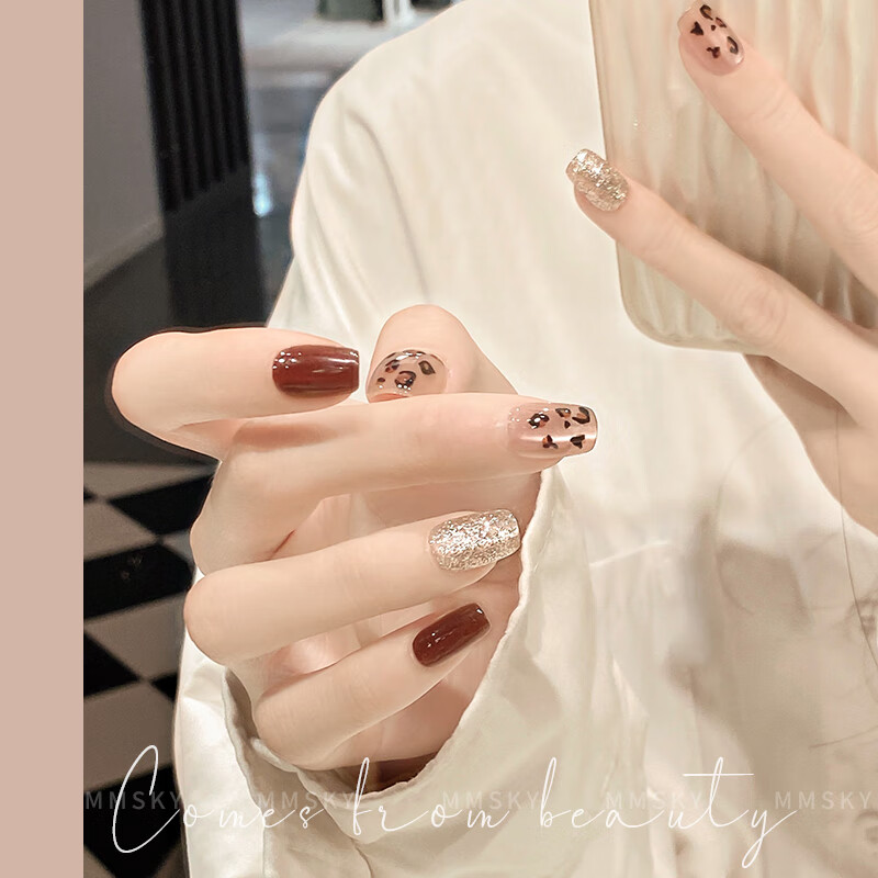 Albeville手工植絨酒紅色穿戴甲2025新款絲絨美甲成品磨砂霧面新年指甲貼片 巧克力貓眼豹紋 1件 中短T XS