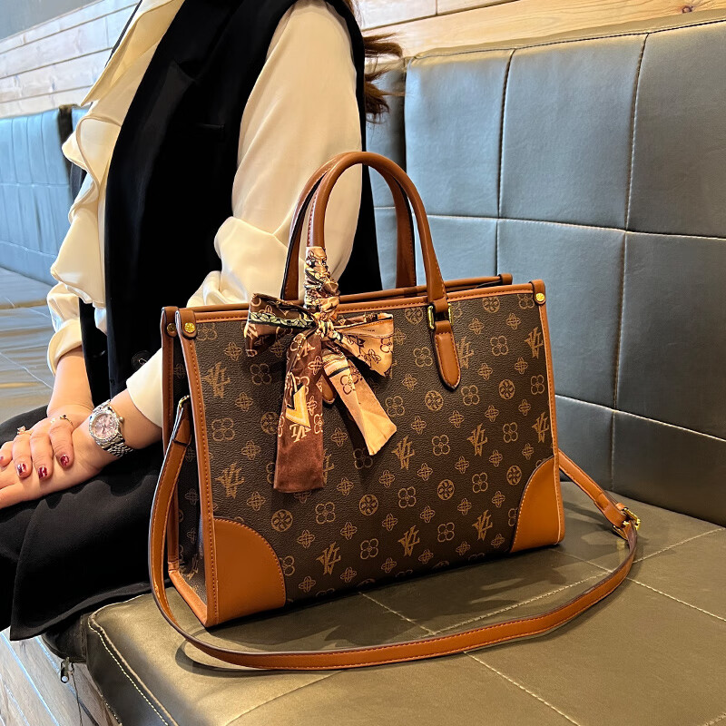 小香风儿包包女真皮感大容量手提包百搭单肩斜挎包通勤托特包