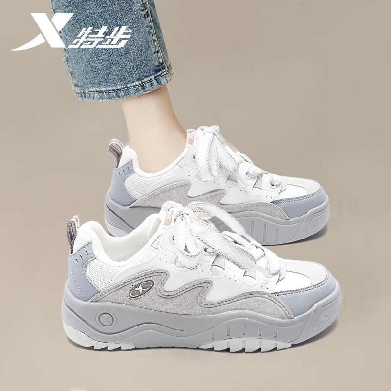 特步（XTEP）华夫鞋板鞋女鞋秋冬季新款潮流百搭休闲老爹鞋子韩版厚底运动鞋女 帆白/鸽子灰/素雅灰 华夫鞋 37
