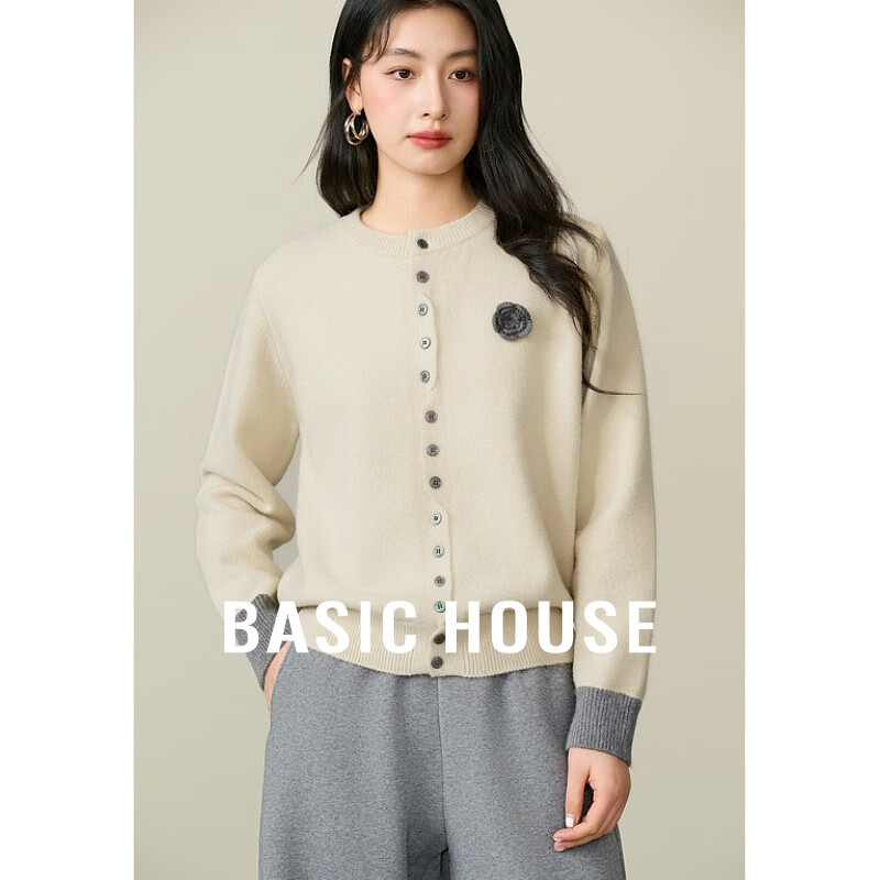 Basic House/百家好立体花朵撞色袖口毛衣春季不规则排扣开衫外套 杏色 均码
