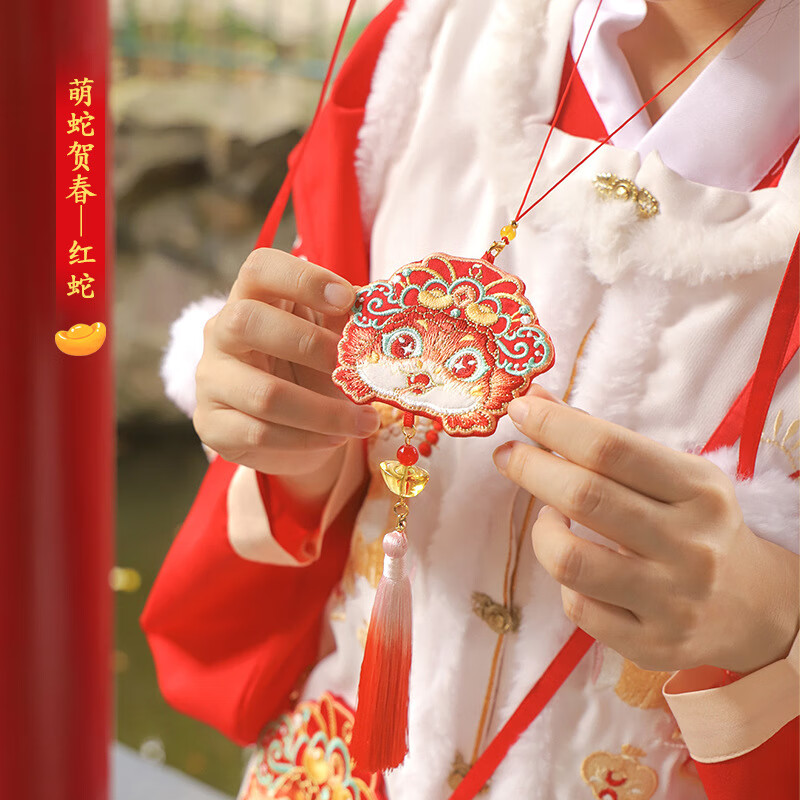 蛇年香囊刺繡掛脖香包萌蛇掛件漢服配飾荷包新年香袋  萌 蛇 賀 春 掛 件 - 紅 蛇   o p p 袋 （ 無 香 料