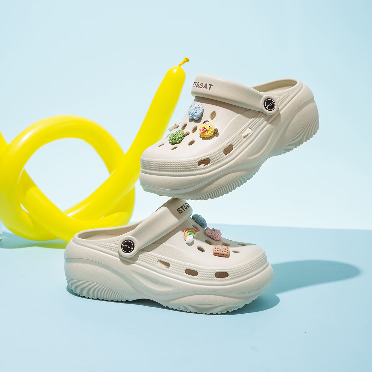 星期六厚底洞洞鞋女2026夏季新款外穿软底舒适防滑网红时尚沙滩凉拖鞋 米白色 【彩色小怪物】 35-36