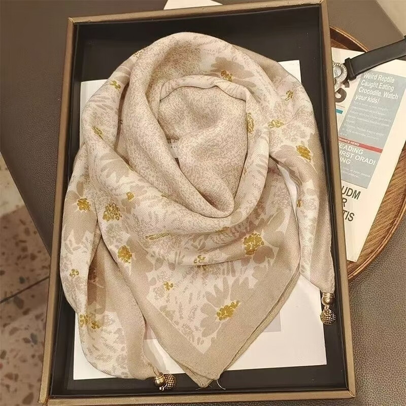 Pearl Diary磁吸三角護(hù)頸小圍巾女秋冬季2025新款棉麻絲巾感脖子方巾圍脖 花仙子【米灰磁扣棉方巾】
