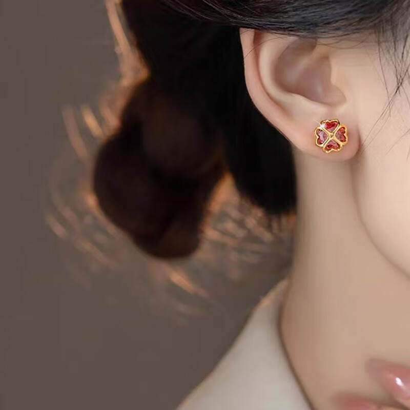 KRISTEN JUDI四叶草耳钉女银针本命年红色耳饰学生小巧耳环母亲节闺蜜生日礼物 金色耳环送老婆闺蜜实用生日礼物 礼盒包装表白礼物