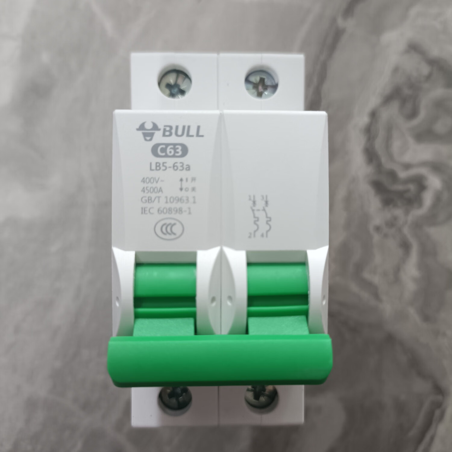 公牛公牛保护器家用断路器电闸刀空开端子电源工业品空调窄体配电箱 白色2P 32A