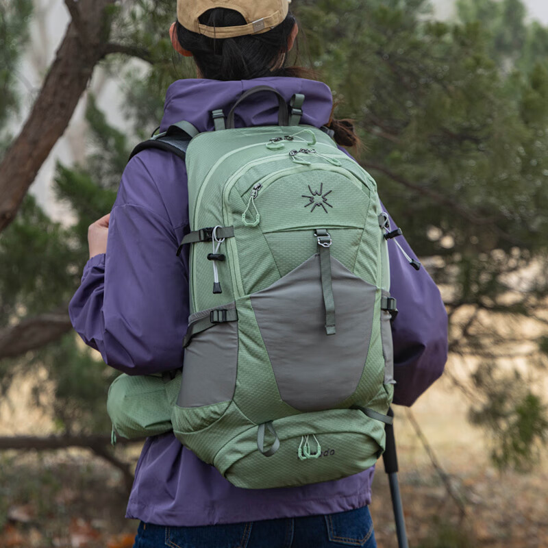 杉木山装户外登山包女背包男轻便运动双肩30升女徒步旅行悬浮背负龙卷风 青苔绿-带防雨罩 199元