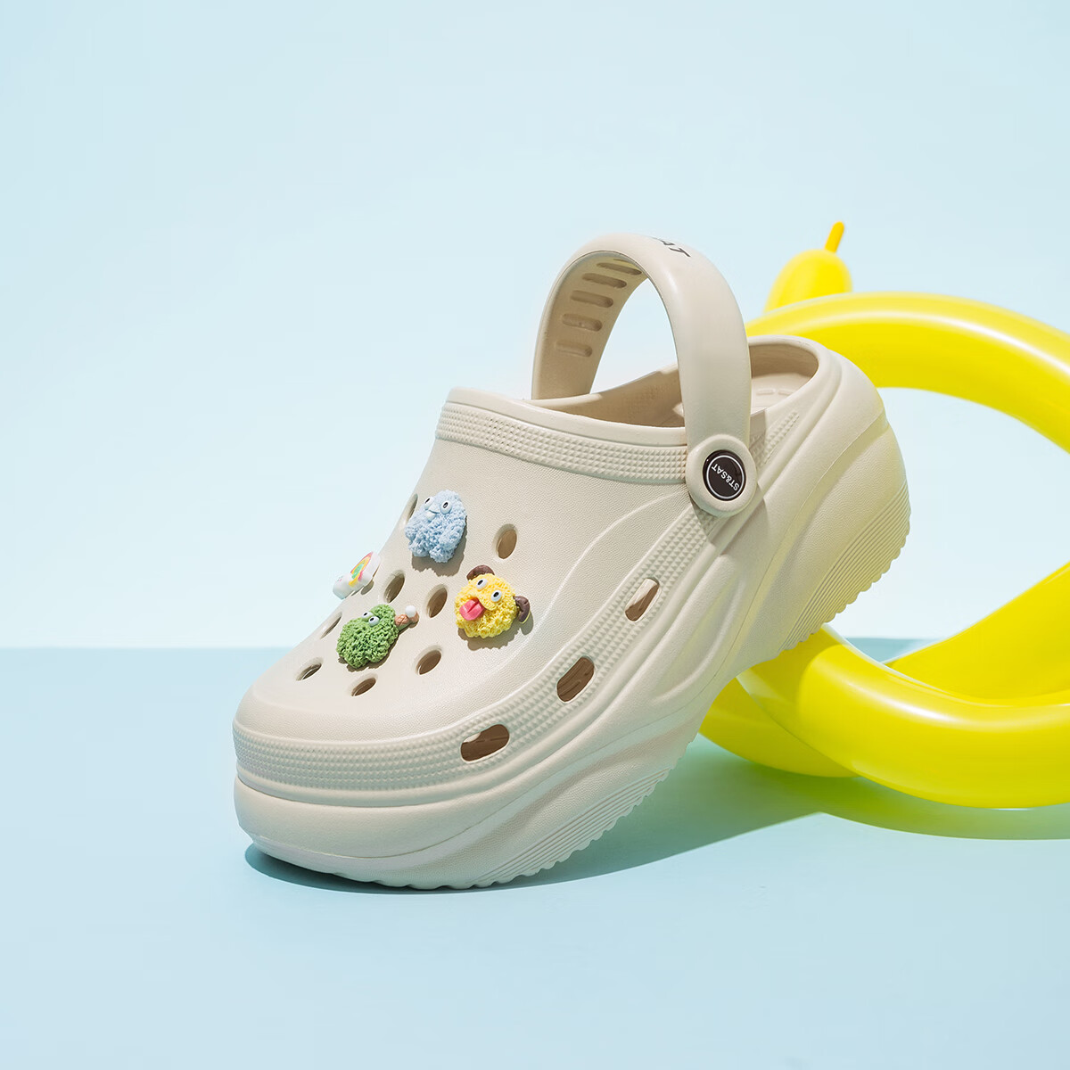星期六厚底洞洞鞋女2026夏季新款外穿软底舒适防滑网红时尚沙滩凉拖鞋 米白色 【彩色小怪物】 35-36