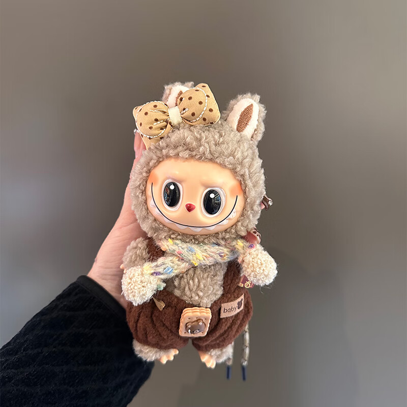 可愛家拉布布公仔掛件可愛小熊背帶褲Labubu搪膠毛絨玩偶小眾包包掛飾 小熊背帶褲 套裝