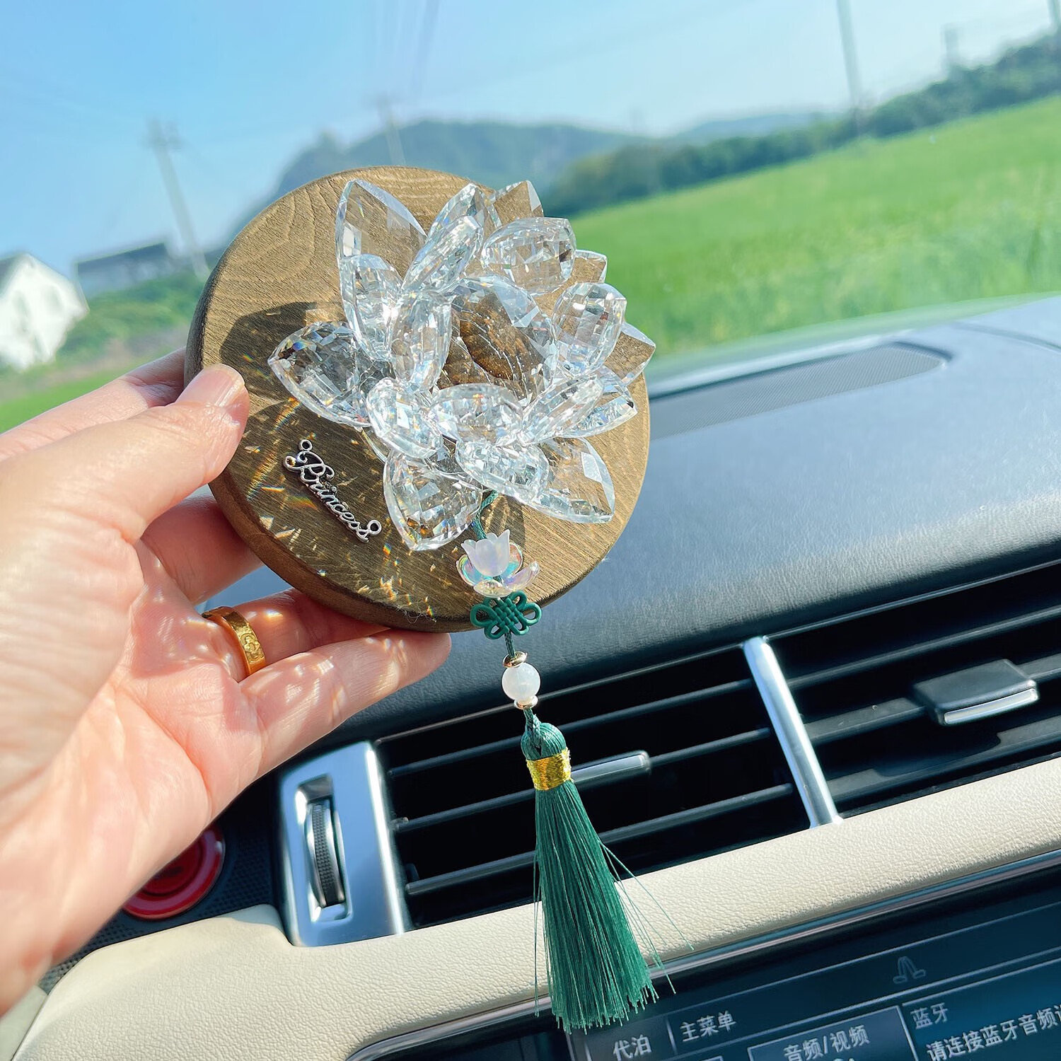 宰搂配好运莲莲水晶荷花汽车车内装饰品国风木质车载中 摆件白钻茶花垫