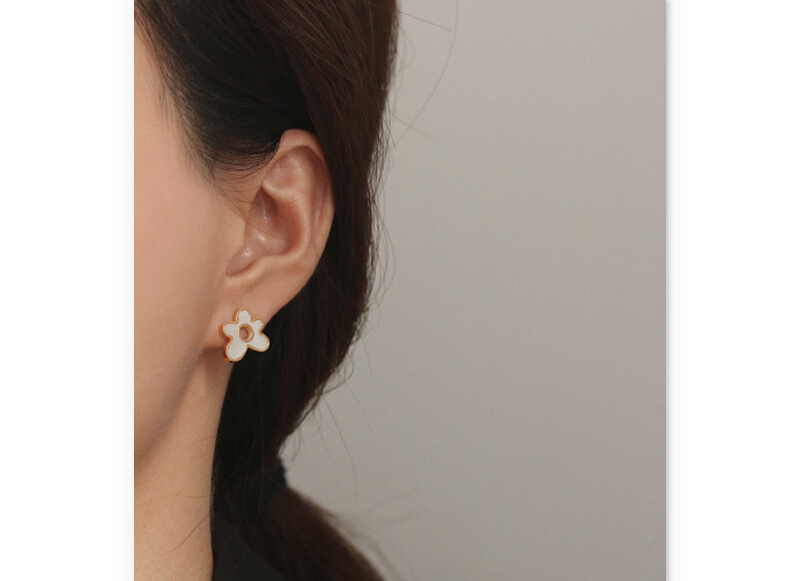 京粉新款高保色真空电镀法式复古贝壳贝母简约花朵耳钉耳饰女定情信物