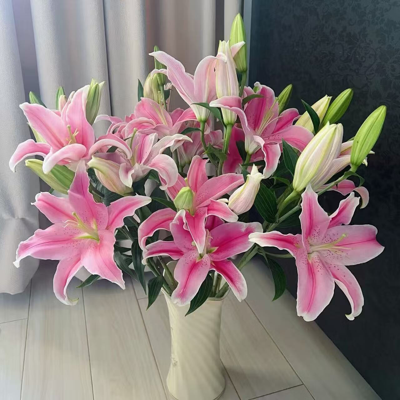 鲜花香水百合花多头鲜花批发云南昆明基地直发水养真花生活插花 混搭百合花6朵+尤加利5支 C级高性价比花材-收藏送保鲜剂