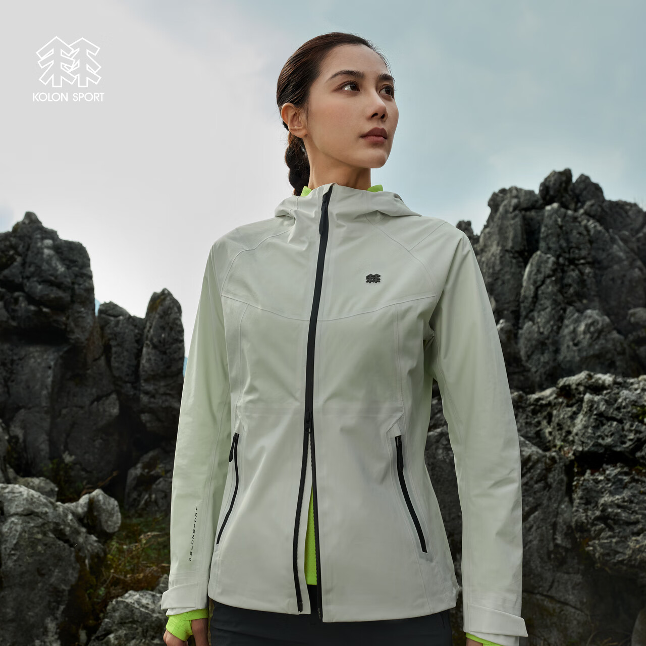 KOLON SPORT/可隆防水夹克 女子户外防风透湿撞色连帽3L冲锋衣1级 LKJK5MNT06-LG 浅灰色 S 160/84A