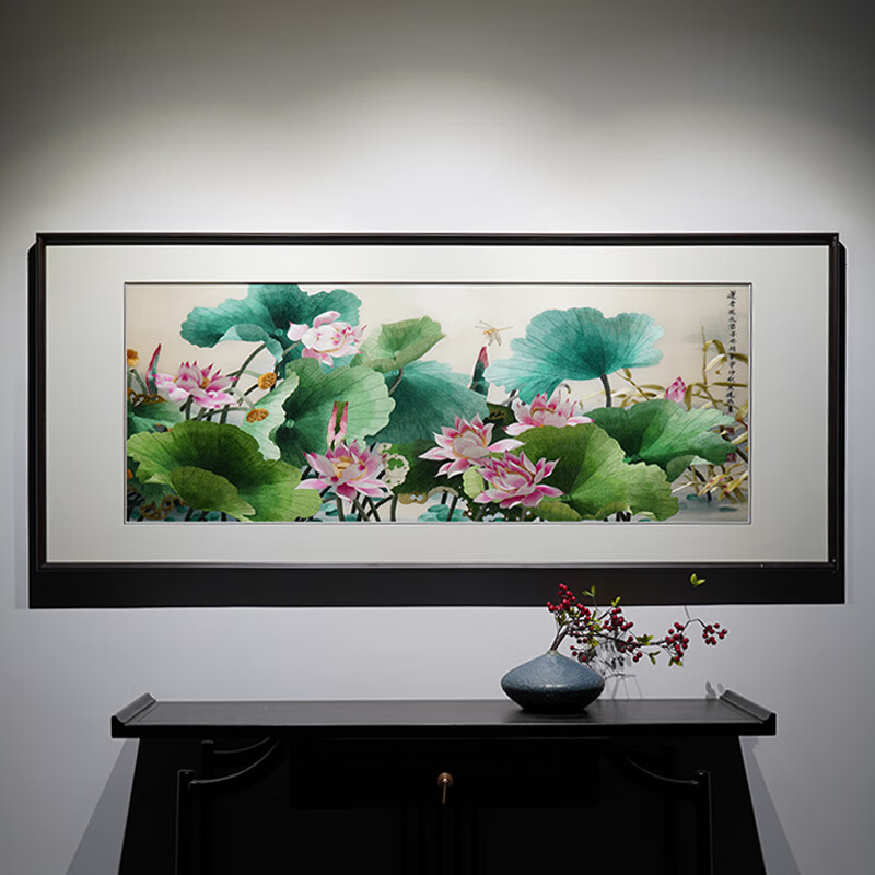 梅子刺繡蘇繡新中式掛畫蓮香荷合純手工蘇州刺繡沙發(fā)背景墻餐廳客廳裝飾畫 7861蓮香荷合 85*205cm S3-深胡桃色-實(shí)木邊框