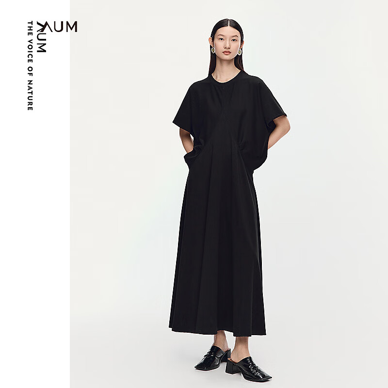 噢姆（AUM）【品质臻选】2025年夏季新款解构设计休闲连衣裙正肩黑色收腰长裙 黑色 L