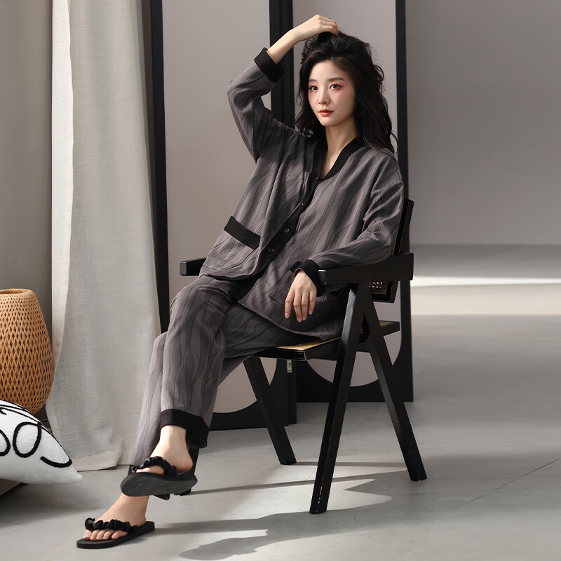 ������ ���ص�˯��Ů ���糤�俪��V����װ 100%�½��� ƴɫ����� L 69.9Ԫ(��ȯ67.3)