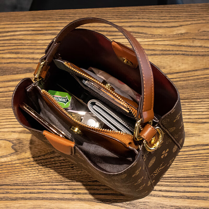 纪诗哲轻奢包包女包女士单肩包斜跨水桶包七夕圣诞节送女友老婆节日礼物 咖啡色【大号】 精美礼盒