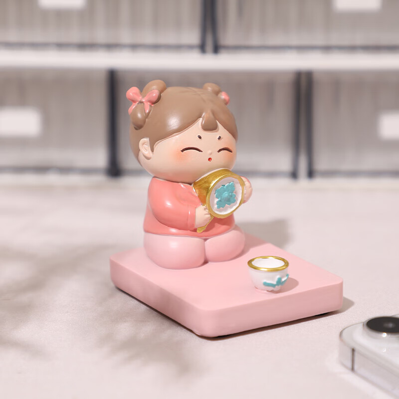 如果实用手机架摆件创意可爱装饰固定架办公室工位桌面送女生追剧礼物 小君手机架全套送礼袋