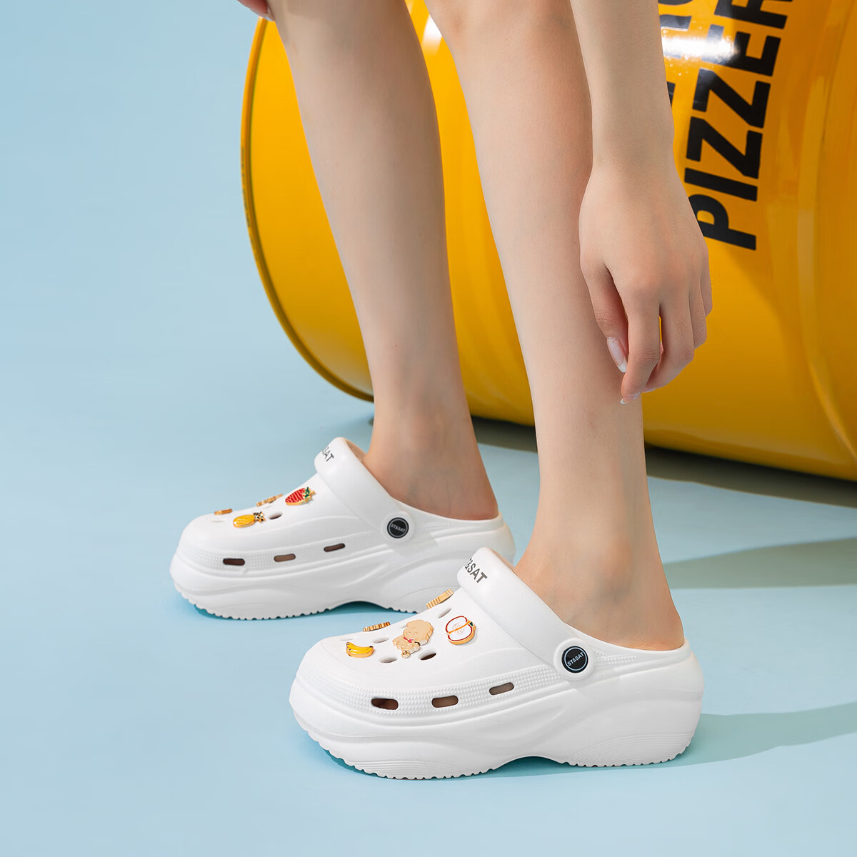 星期六厚底洞洞鞋女2026夏季新款外穿软底舒适防滑网红时尚沙滩凉拖鞋 白色 【小木马】 37-38 京东折扣/优惠券