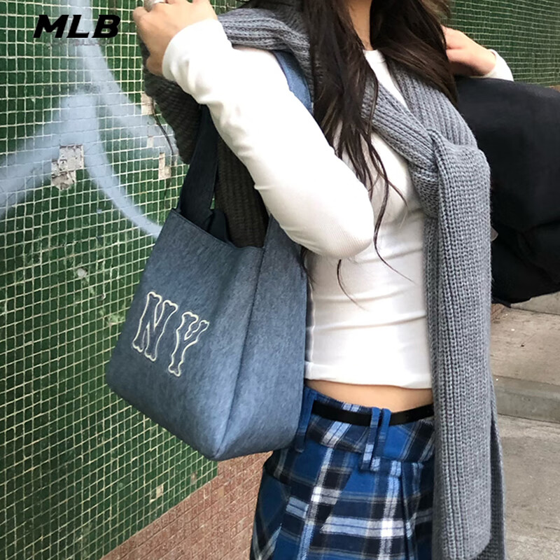 MLB官方男女包包新款潮流单肩包复古百搭休闲斜挎包运动包通勤包 纽约洋基队/浅蓝色