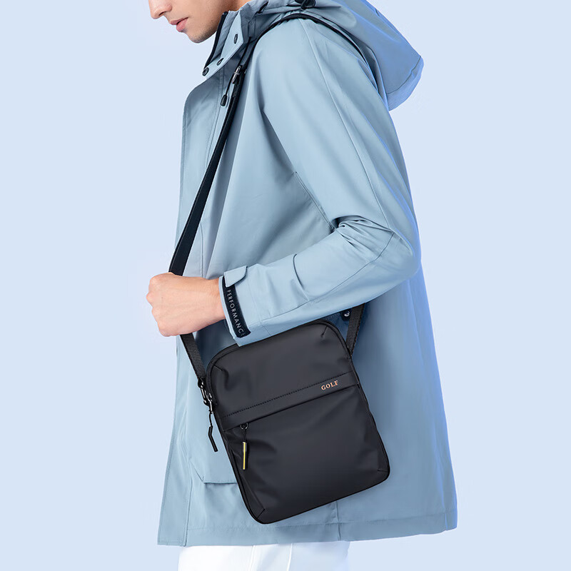 高尔夫（GOLF）斜挎包男士休闲单肩包男轻便百搭挎包男便携小包男包防泼水运动包 雾黑色
