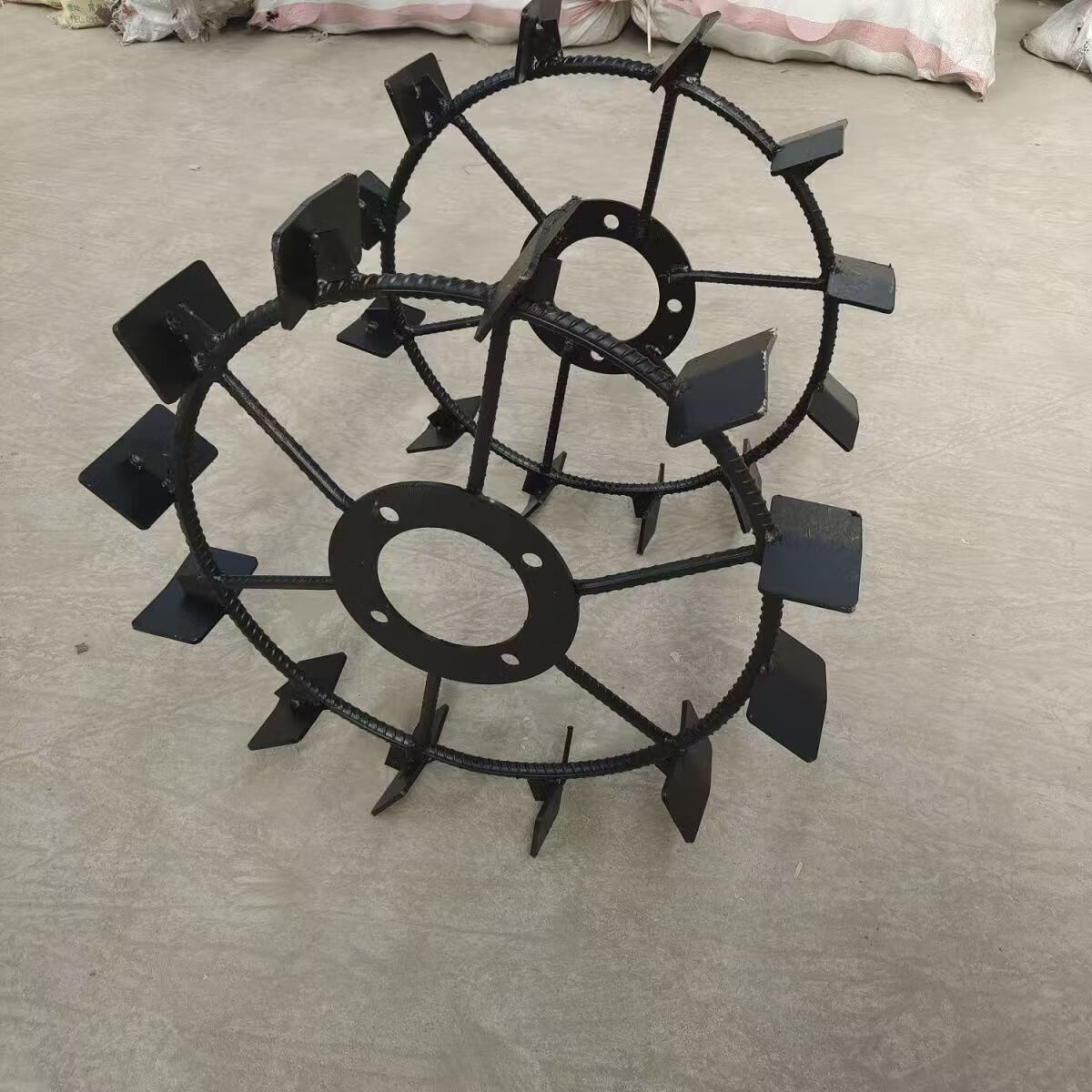 傲彬柏手扶拖拉机配套农机具 四孔五孔防滑铁轮爬行轮 大四孔(17厘米对角量)