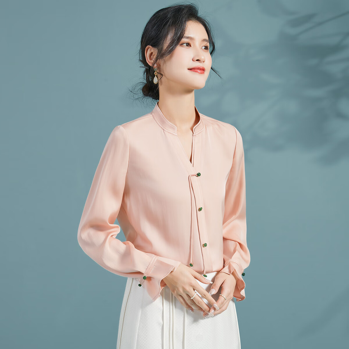 金菊新中式國風(fēng)桑蠶絲上衣女裝新款高級(jí)感秋季V領(lǐng)時(shí)尚外套女式襯衫
