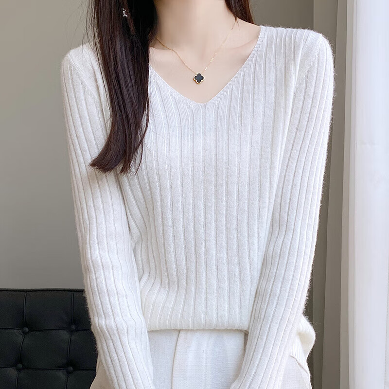 ✨姐妹们！香影芬这款V领长袖针织打底衫太绝啦，洋气百搭，纯欲感直接拉满😍