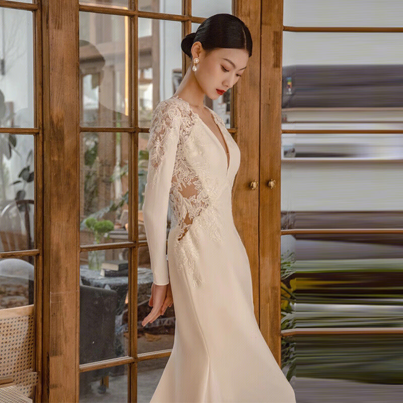 缎面轻婚纱深v领2022秋冬新款长袖新娘旅拍蕾丝小拖尾气质出门纱 白色