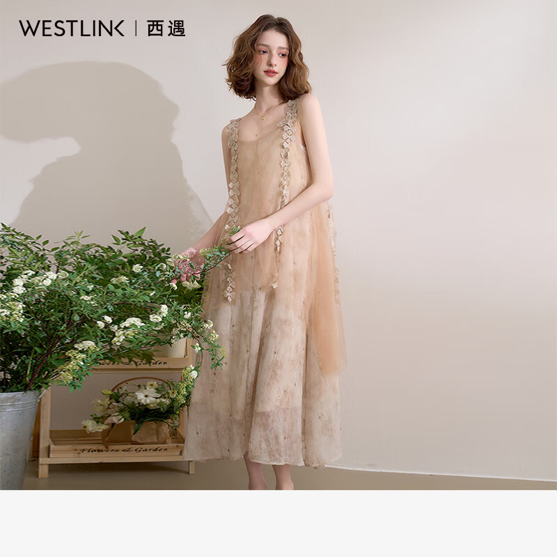 西遇吊带薄纱连衣裙女2025年夏季新款度假风仙女花边沙滩裙 杏色 M