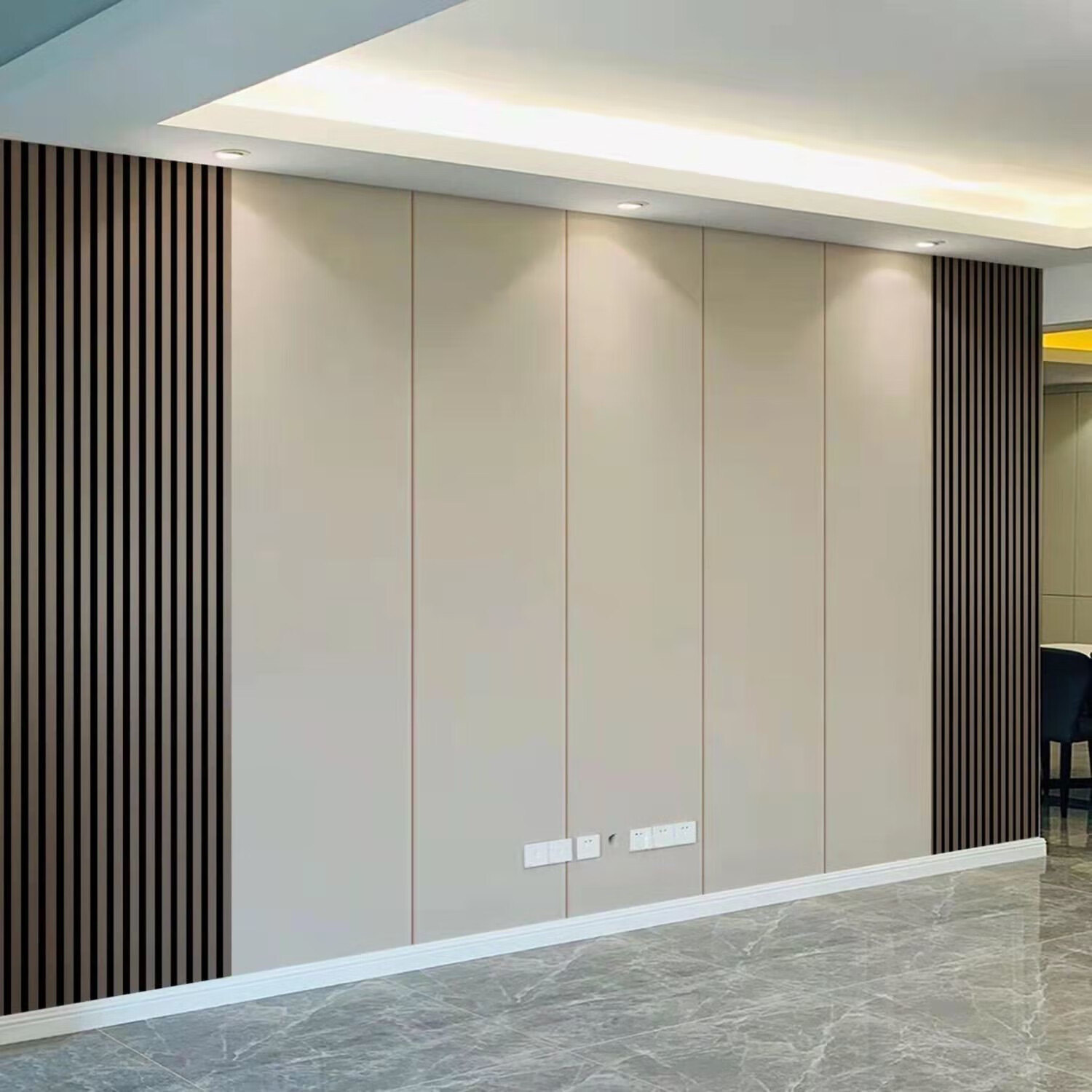 电视硬包背景墙沙发卧室格栅软包墙围定制床头护墙板 奥松板皮革硬包