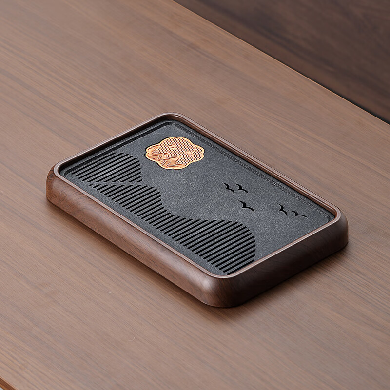 ���Է����̴���ˮ���ڽ�ʯ���ݲ�̨�߶˹���������С����