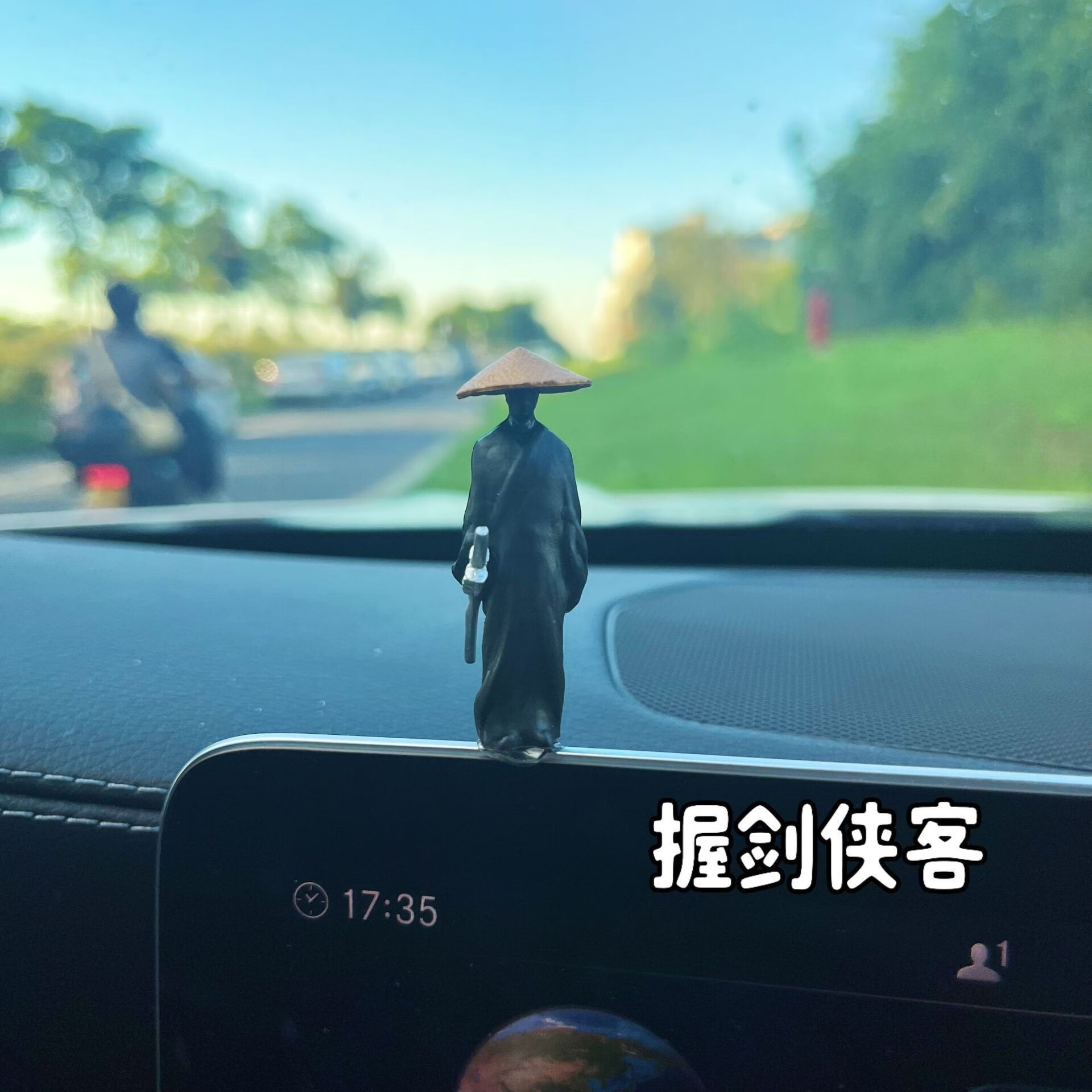 ���ֽ��͹ŷ����ͽ���������Ļ�ڼ���ʾ�������п�̨������ ���ڼ����ὣ����