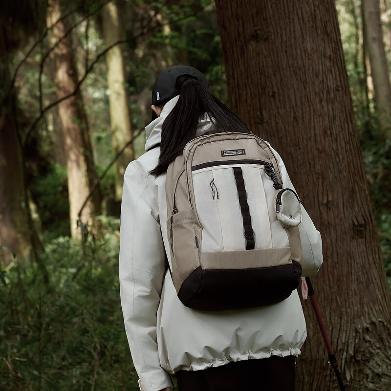 探路者(TOREAD)登山包新款户外骑行徒步运动25L防刮耐磨轻量透气双肩背包 原木色黑色 25升