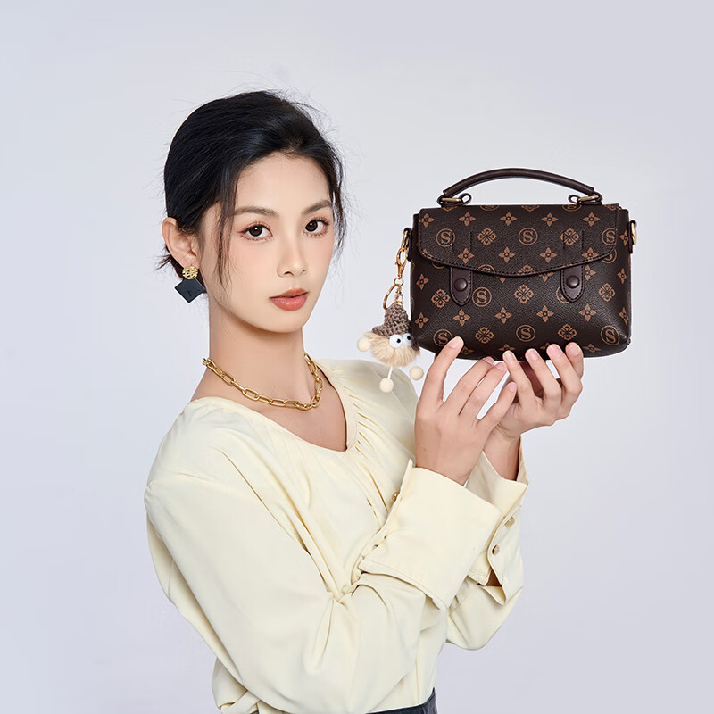 纪诗哲包包女包单肩包女士斜挎包七夕情人节礼物送女友老婆纪念礼物 咖色【需要贺卡拍此项】 小包 精美礼盒