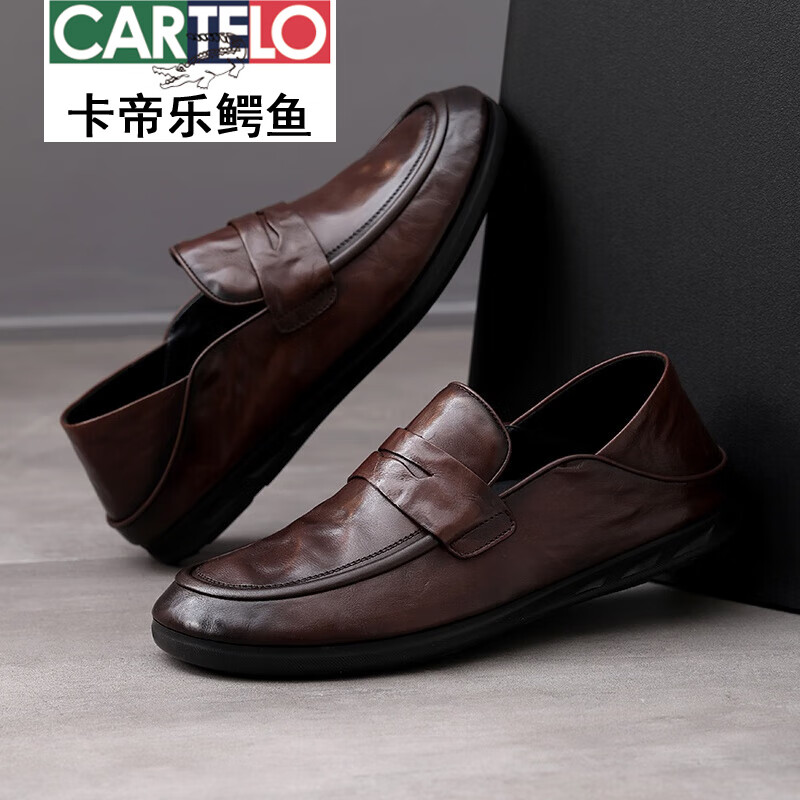 卡帝乐鳄鱼(CARTELO)男士皮鞋男款2026新款一脚蹬男鞋棕色商务休闲鞋子软底真皮豆豆鞋 深棕色 860331棕色 41 标准皮鞋尺码