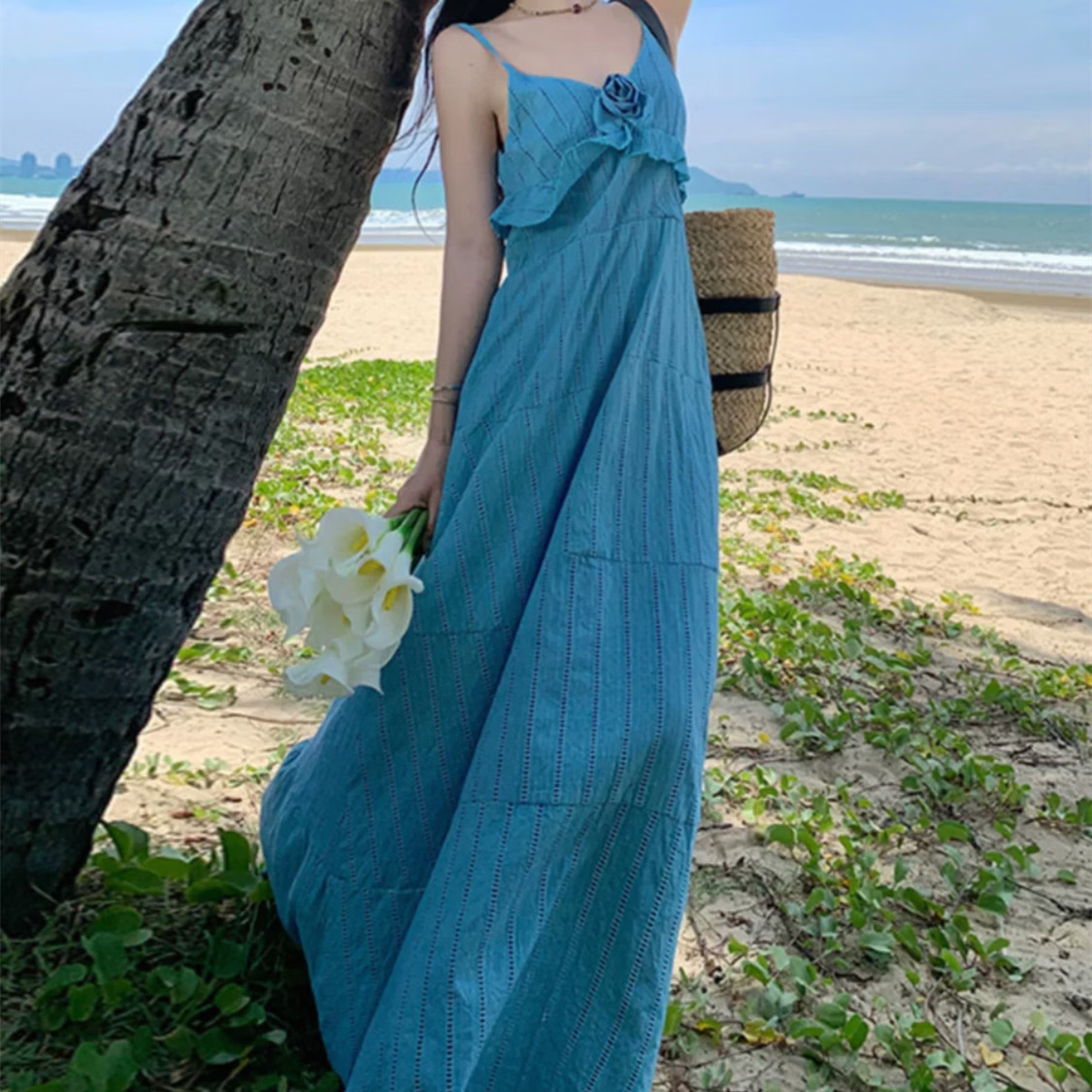 mxag 云南穿搭女裝重工鏤空刺繡吊帶連衣裙泰國旅游立體花朵 藍色 M