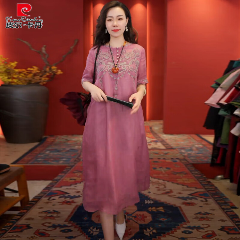皮爾卡丹（pierre cardin）高端國(guó)風(fēng)苧麻連衣裙2025春夏新款重工刺繡中長(zhǎng)款百搭改良旗袍裙 粉紅色 2XL 建議140-160