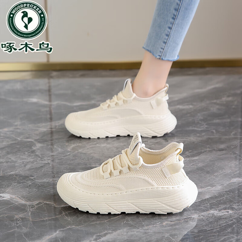 啄木鳥椰子網(wǎng)面鞋女夏季2025年新款顯腳小透氣軟底中年運動鞋百搭休閑鞋 米色 35