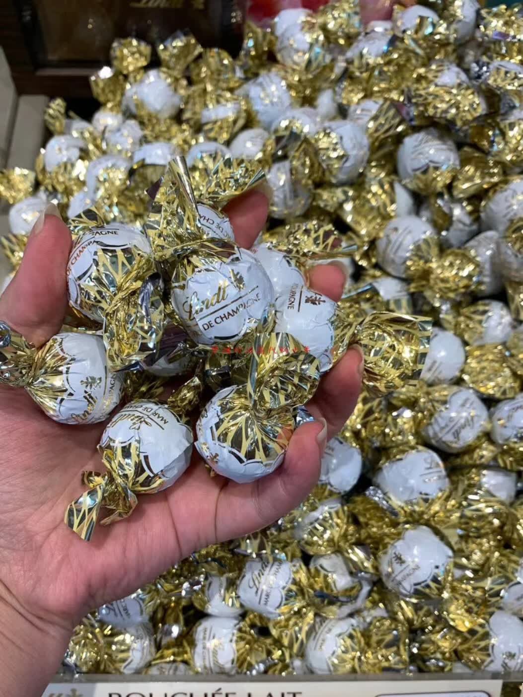 瑞士莲 (lindt) 现货 梦澜坊法国代购瑞士莲软心香槟酒心牛奶巧克力