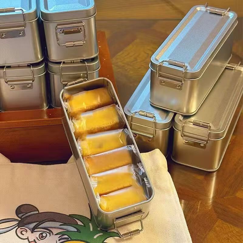 家庭出游解馋零食休闲食品糕点点心 铁盒装凤梨酥20g*8枚*2盒
