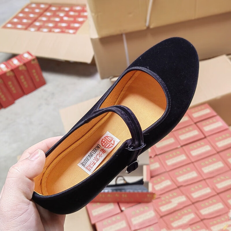春季老北京布鞋女士黑平绒鞋店黑色工装鞋搭扣舞蹈中年妈妈布鞋 黑一