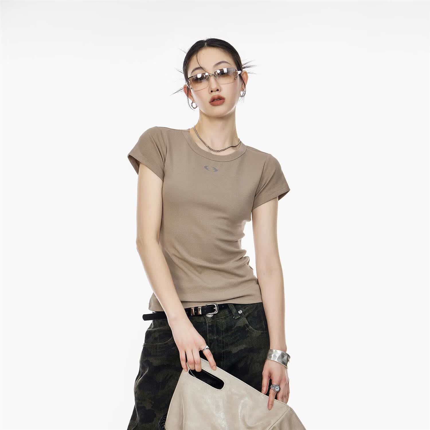 ICH MODE夏季修身短袖T恤女2025新款流行百搭正肩上衣内搭打底衫男 卡其色 S