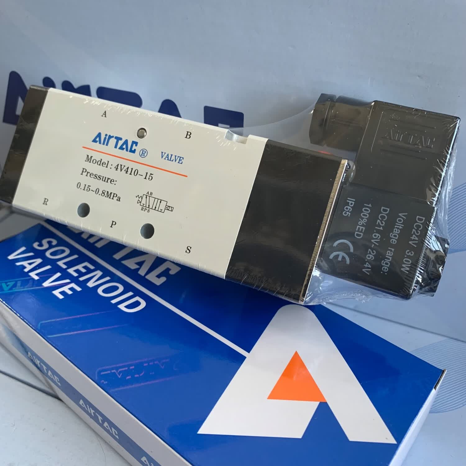 亚德客台湾亚德客原装气动电磁阀4V41015B 4V410-15DC24V 电压DC24V最常用电压