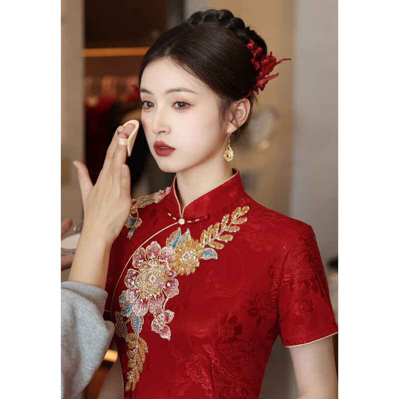 艾方鳥（AIFANGNIAO）新中式訂婚旗袍女小個子紅色敬酒服新娘夏季高級感秀禾服回門服 酒紅色 L